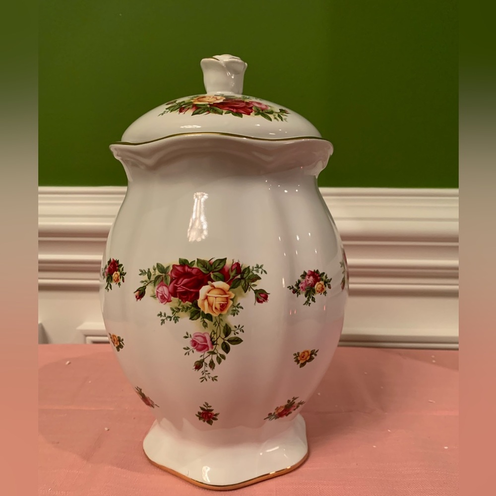 NEW WITH TAGS Royal Albert Old Country Roses Cookie Jar